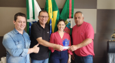 Administração recebe troféu de Cidade Empreendedora