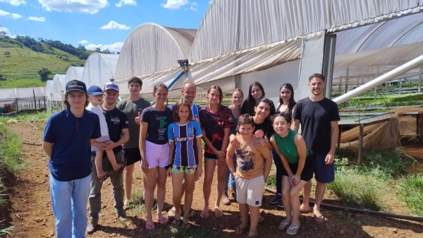 Acadêmicos de contábeis da UNETRI visitam propriedades rurais