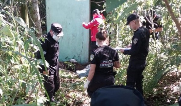 Corpo encontrado pode ser de jovem de 21 anos e polícia investiga causa da morte