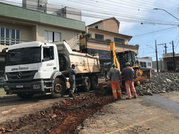 Início das 0bras de revitalização das ruas Mario Claudio Turra e Rio Grande do Sul