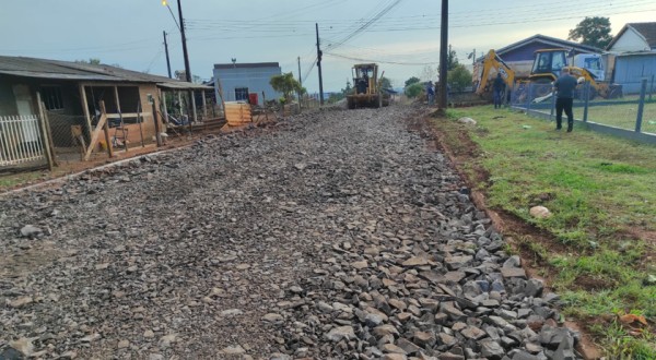 Problemas com acúmulo de água no Bairro Copasa estão sendo atendidos pelos setores de Obras e Urbanismo