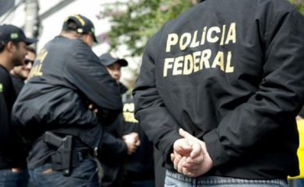 Operação da PF prende hacker e faz busca e apreensão em endereços de deputada federal
