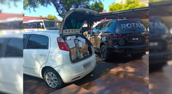 Polícia apreende veículo com contrabando de vapes