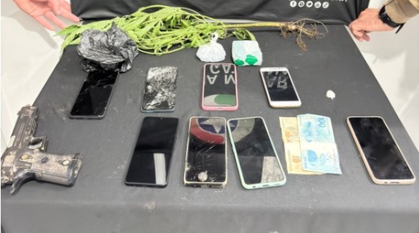 Três pessoas são presas por tráfico de drogas e corrupção de menor