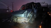 Motorista dorme ao volante e colide contra poste de energia elétrica