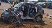 Motorista de 69 anos morre após colisão entre carro e caminhão
