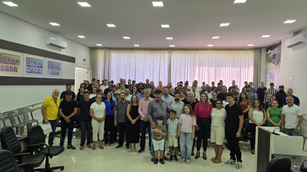 Após 28 anos de vida pública, Vanderlei Scalco se despede e é homenageado