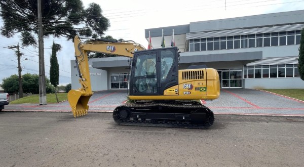 Município recebe primeira máquina do pacote de R$ 3,5 milhões destinado pelo Governo de SC