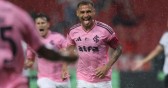 Inter vence o Botafogo e se afasta da zona de rebaixamento do Brasileirão