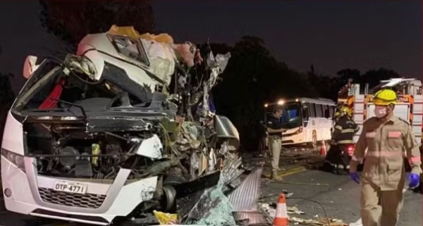 Acidente com ônibus de estudantes da UFPA deixa 5 mortos em GO, diz PRF