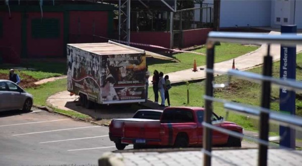 Excesso de exigências mantém o comércio de forma clandestina na fronteira