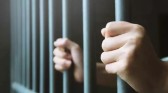 Homem que forjou a própria morte para escapar de processo por crimes sexuais é preso em SC