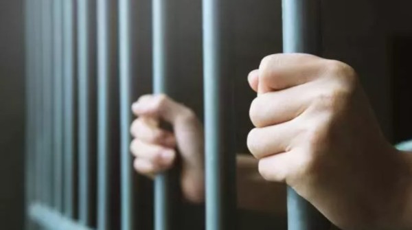 Homem que forjou a própria morte para escapar de processo por crimes sexuais é preso em SC