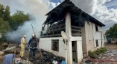 Casa fica totalmente destruída por incêndio
