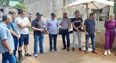 Administração, vereadores, deputado e moradores comemoram as obras de pavimentação asfáltica realizadas no Bairro Floresta