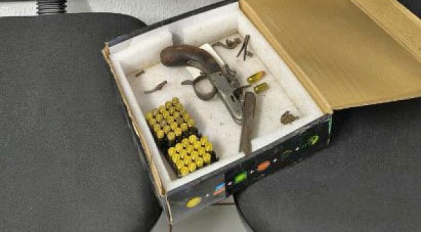 Homem é preso com arma artesanal e munições de uso restrito