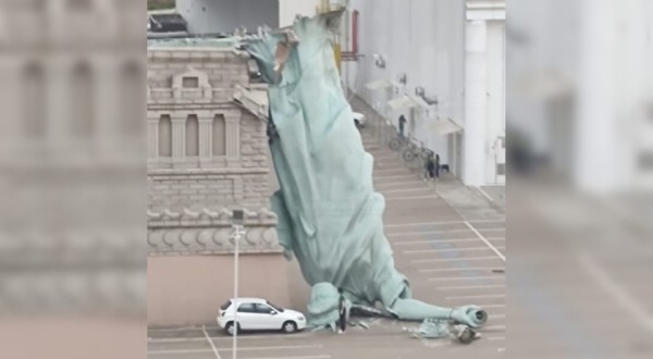 Estátua da Havan despenca durante temporal em cidade da região de Porto Alegre