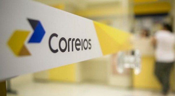 Trabalhadores dos Correios entram em greve