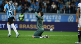Com gol de goleiro, Grêmio busca empate com o Botafogo em casa