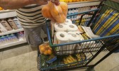 Cesta básica ocupa cerca de 50% do salário mínimo