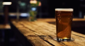 Com aumento de 24% nas vendas em 2023, consumo de cerveja sem álcool dispara no Brasil