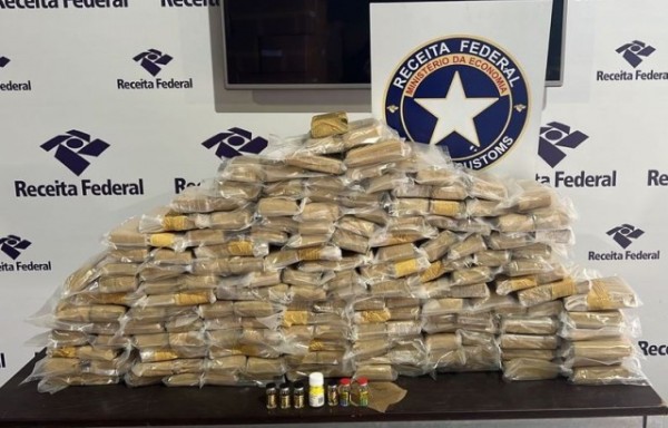 Anabolizantes e mais de 50 kg de maconha são apreendidos em bagagem de ônibus