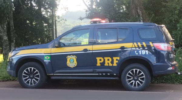 Caminhoneiro com mandado de prisão ativo é preso durante fiscalização da PRF