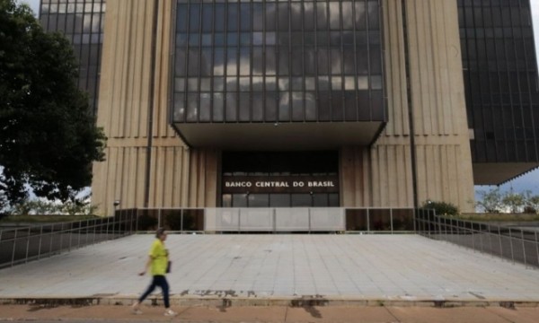 BC deve manter promessa e cortar Selic para 12,75% nesta quarta (20)