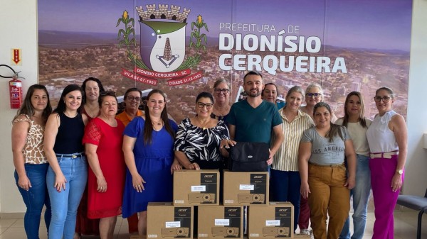 Projetores foram entregues para escolas da rede municipal
