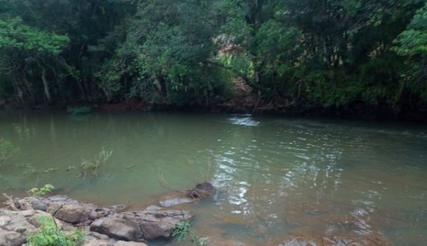 Menino de 12 anos morre afogado em rio no interior de Vargem