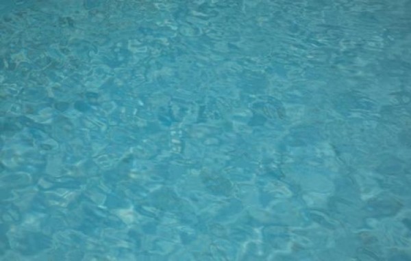Bebê de 1 ano morre após se afogar em piscina no Oeste de SC