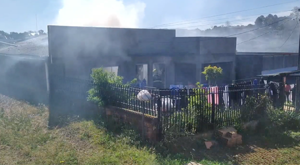 Após residência ser destruída por incêndio, família cria vaquinha online