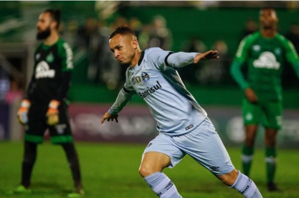 Grêmio volta a enfrentar a Chapecoense após quase quatro anos; veja retrospecto