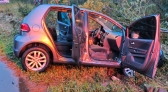 Idosos ficam feridos após carro sair da pista e capotar na SC-160