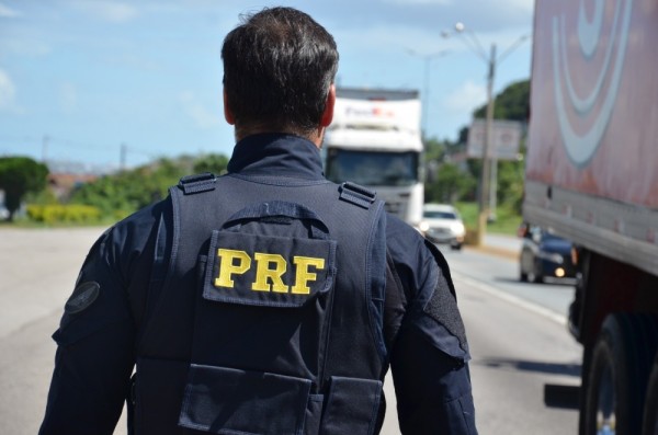 PRF inicia maior ação do ano em SC e lança cartilha com orientações de trânsito para condutores do Mercosul