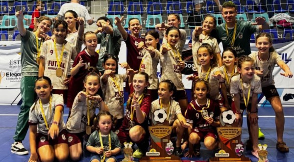 Guarujá do Sul - Futsal feminino conquista dois títulos regionais na Copa Gol de Bico