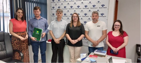 ASCOAGRIN e NECEF se reúnem com delegado e auditora da Receita Federal
