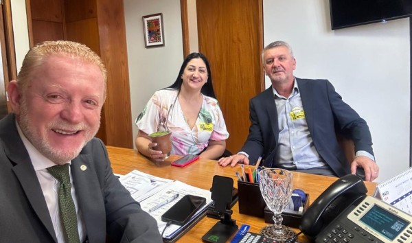 Prefeito Helio Surdi e primeira Dama Lorizete Surdi cumpriram agenda em Brasília e participaram da final do Prêmio Sebrae Prefeitura Empreendedora