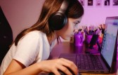 Senado avalia projeto que proíbe propagandas em jogos online para menores de 12 anos