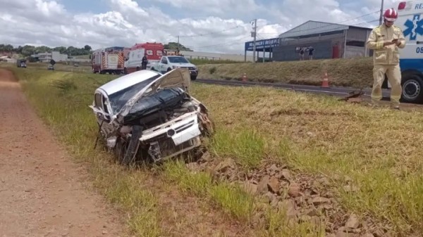 Colisão envolve carro e caminhão na rodovia PR-280
