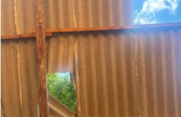 Idoso fica ferido e é encaminhado ao Hospital após cair de telhado