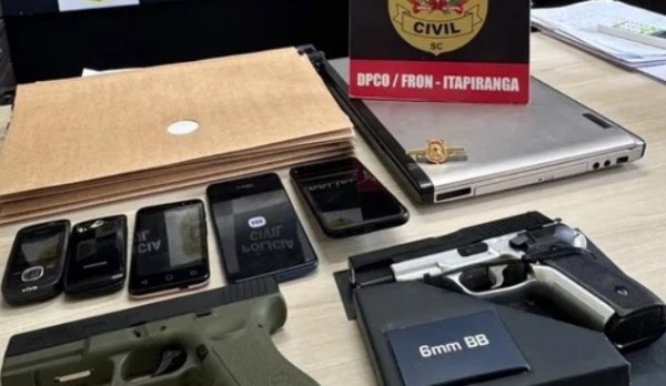 Polícia Civil cumpre mandado contra mulher suspeita de se passar por juíza federal