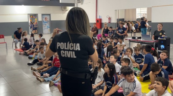 Polícia Civil realiza palestras contra o bullying na escola Castro Alves