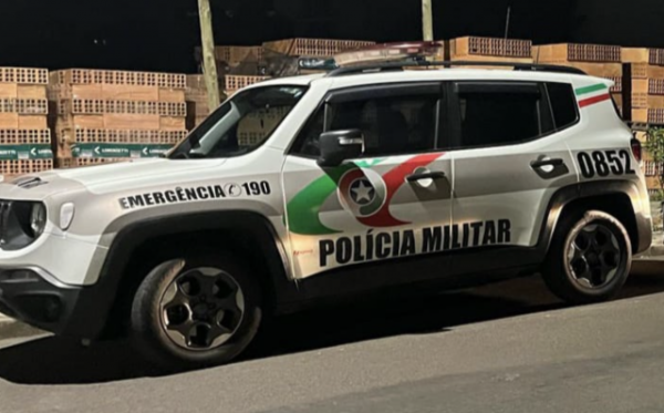Dupla volta realizar furto de botijões de gás em distribuidora, porém são flagrados e presos