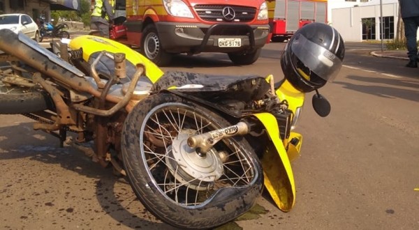 Motociclista fica ferido em colisão contra automóvel no centro de São José do Cedro