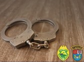 PM atende idosa vítima de violência doméstica e encontra o criminoso escondido na horta da mulher