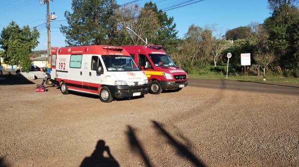 Acidente de trânsito envolvendo carro e moto