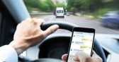 Estudo revela que usar celular ao volante pode ser tão arriscado quanto dirigir alcoolizado