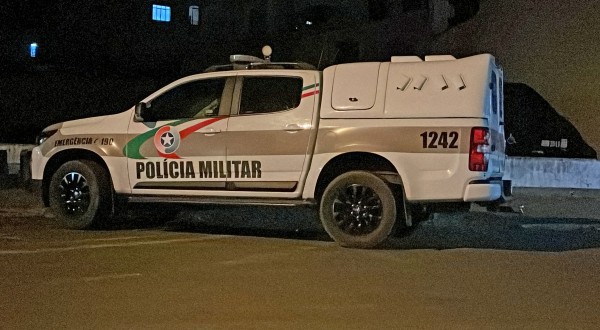 Mulher é agredida com golpe de panela na cabeça e ameaçada de morte pelo marido