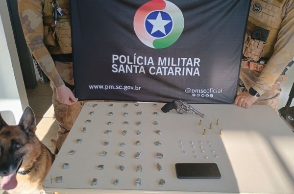 Jovem é detido com crack e maconha